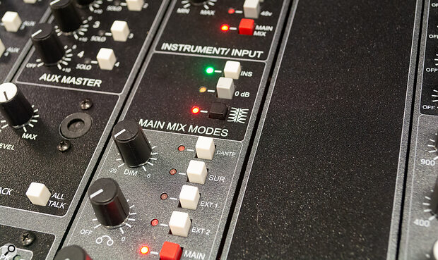 A switchable Jensen output transformer allows for subtle coloration at the mix bus, if desired. A switchable Jensen output transformer allows for subtle coloration at the mix bus, if desired.
